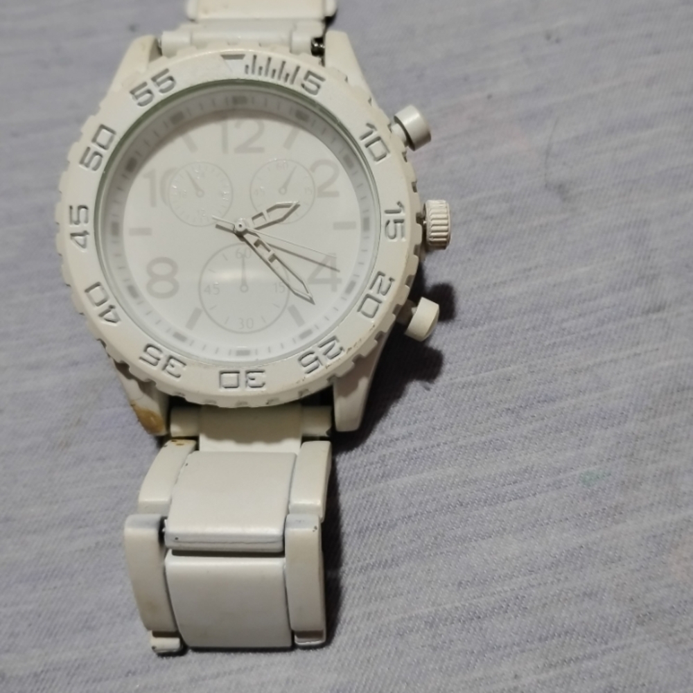 White Analog Men's Watch